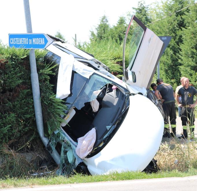 Castelvetro . Schianto tra auto all’incrocio Grave una donna di 37 anni 