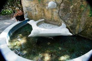 Sporcizia e abbandono, il turista fugge 