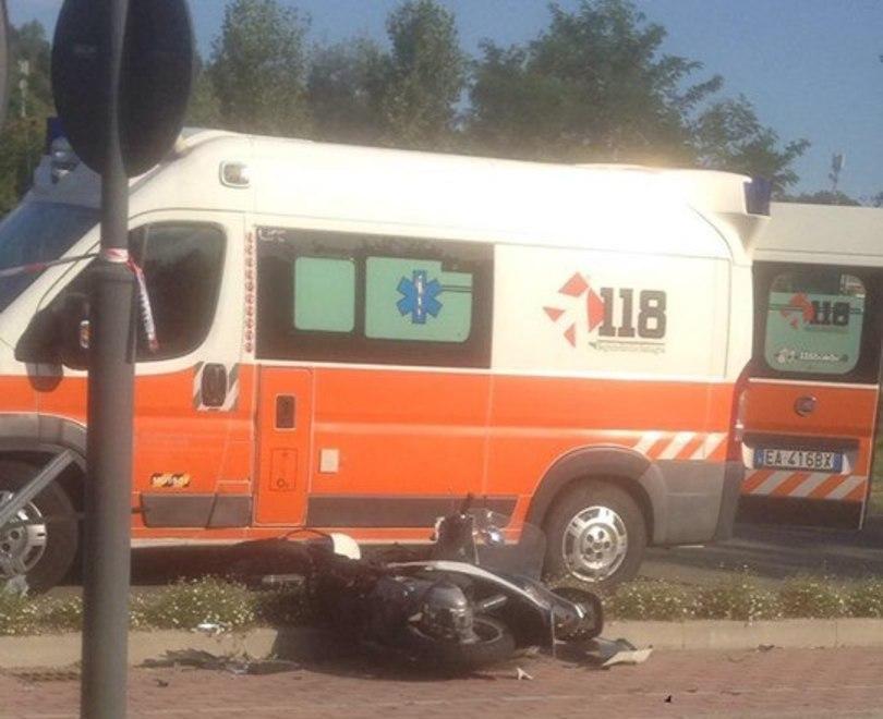 Castelvetro, travolta in scooter da un furgone Una 49enne è grave 