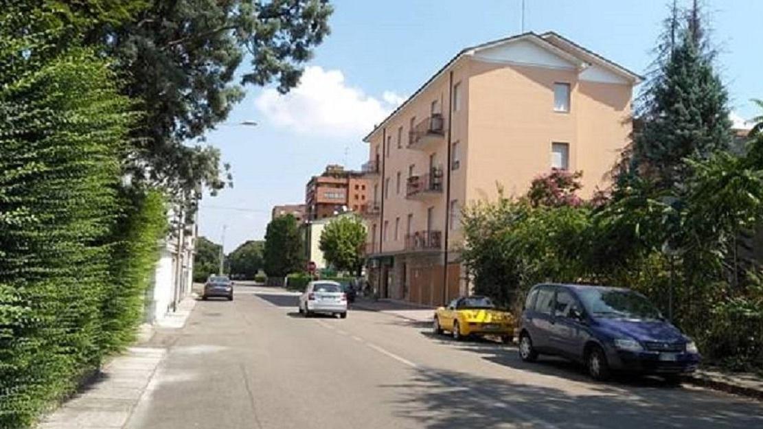 Modena, mentre guardano tv rubati i gioielli in camera da letto