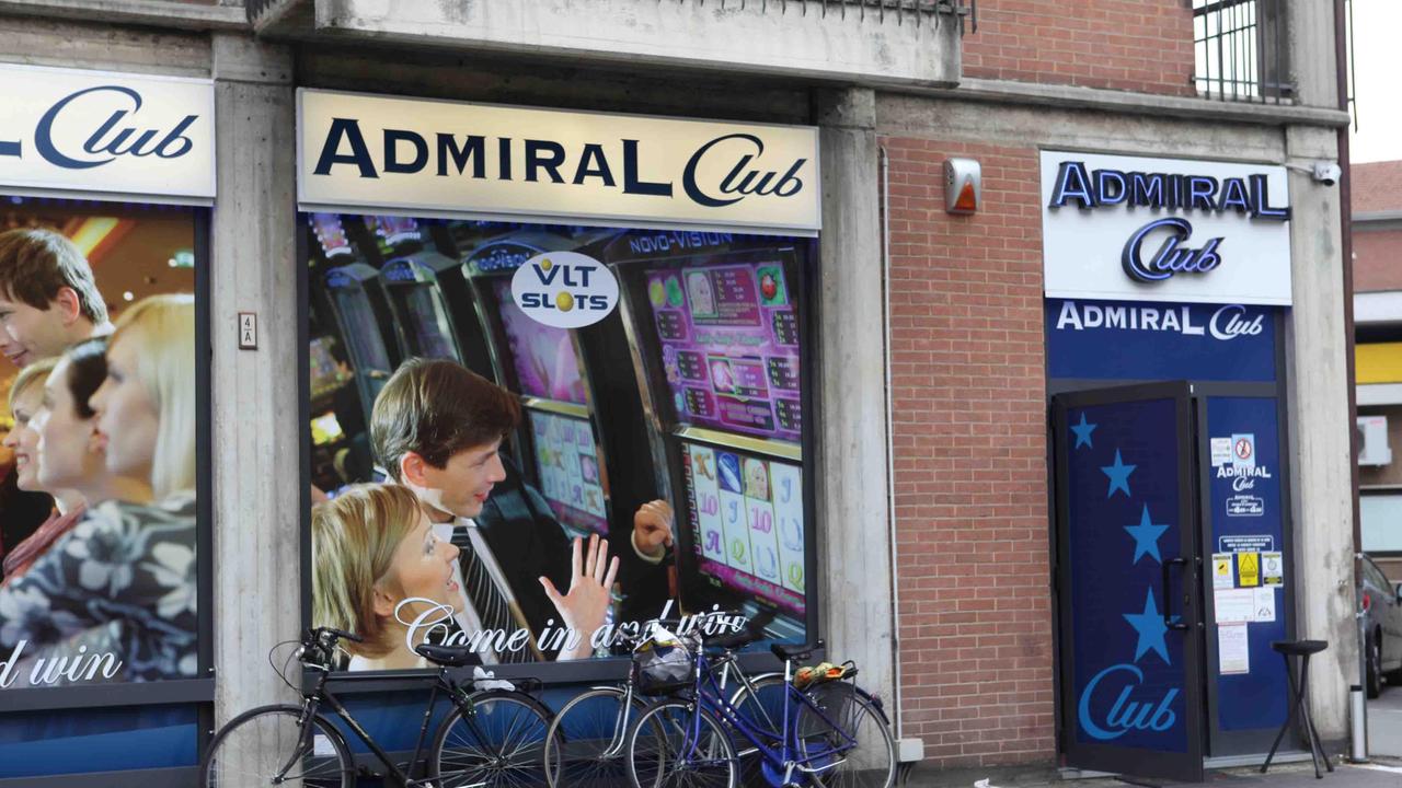 Rapinano la sala slot Admiral Club, subito arrestati