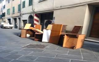 Mobili abbandonati in centro 