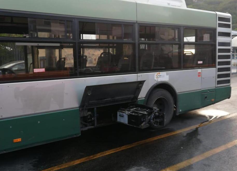 Scoppia la batteria del bus autista intossicata 