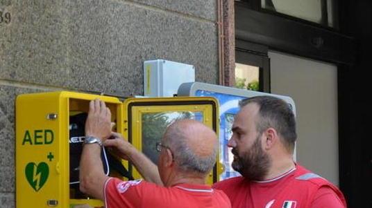 Due defibrillatori in centro Ticciati: così siamo più sicuri