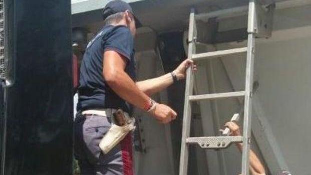 Camionista viaggia con 30.000 litri di gpl e gli estintori scaduti
