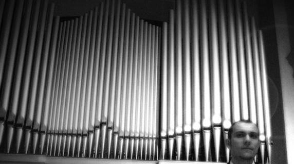 Nella chiesa parrocchiale Stefano Pellini interpreta grandi partiture classiche