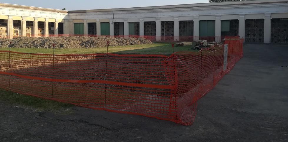 Vanno avanti i lavori al cimitero in centro Verrà rifatta la facciata