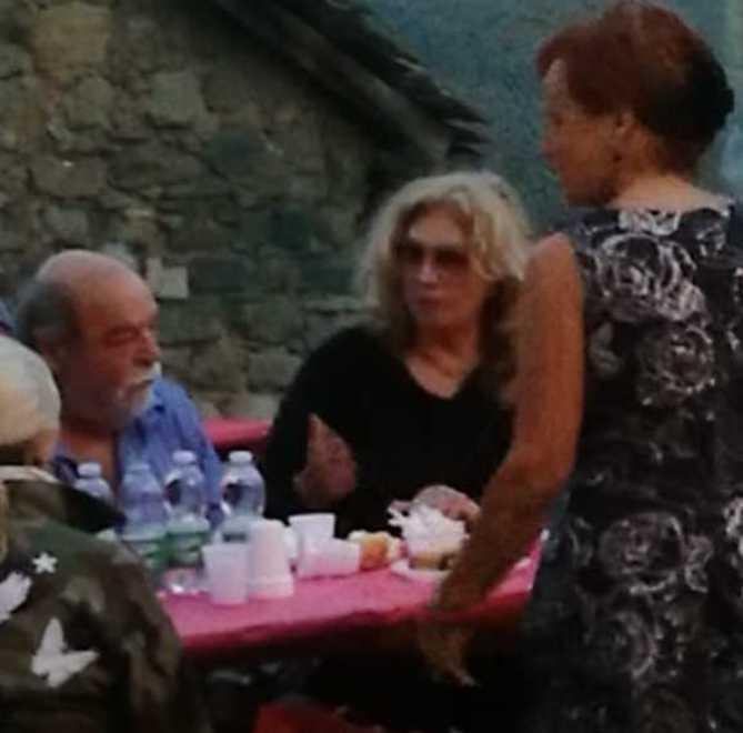 C’era anche Iva Zanicchi alla festa in strada di Ligonchio 