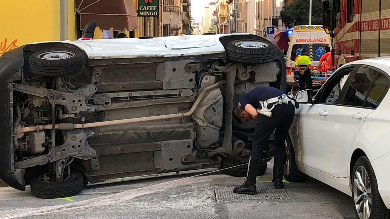 Sassari, scontro tra due auto in via Tempio