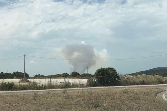 Fiamme nelle campagne della borgata 
