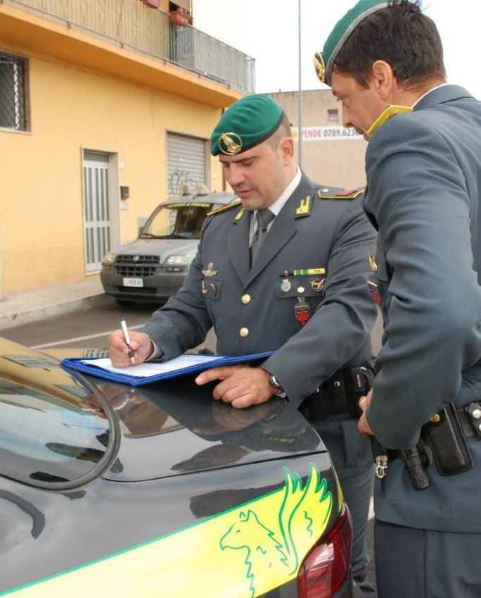 Orosei, ambulante senza licenza multato per cinquemila euro