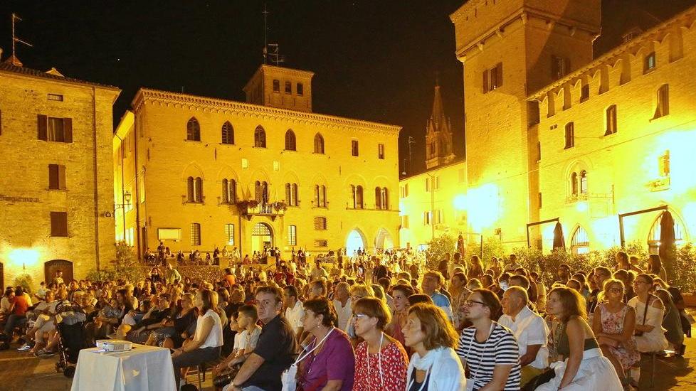 Vola “Calici di stelle” Così Castelvetro ha salutato l’estate