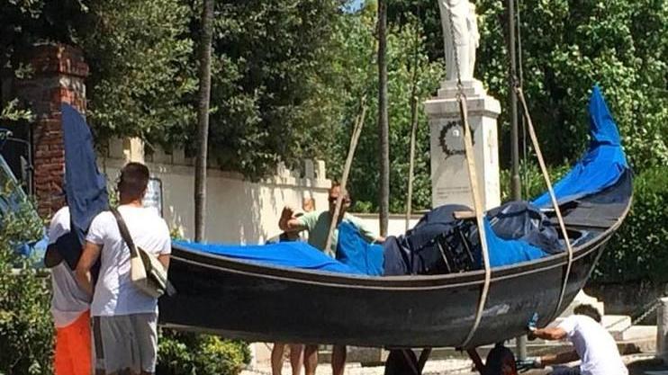 La gondola arrivata a Villa Reale a Marlia (Foto Angela Francesconi)