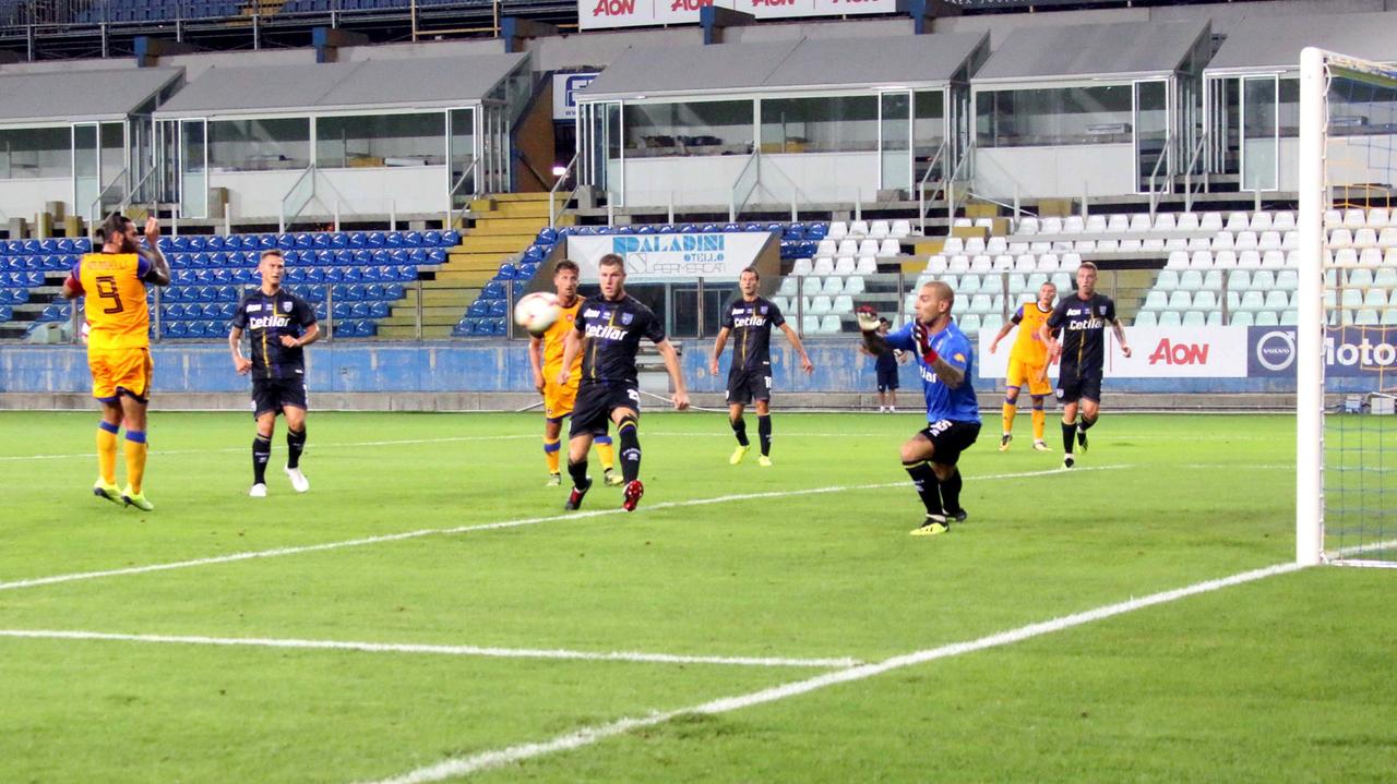 Un momento della gara di Coppa Italia tra Parma e Pisa al Tardini