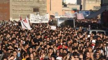 Studenti in piazza contro la Gelmini.