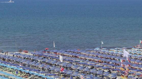 «Troppi bagni privati, le spiagge sono di tutti»