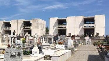 Raccolte centocinquanta firme contro il degrado del cimitero