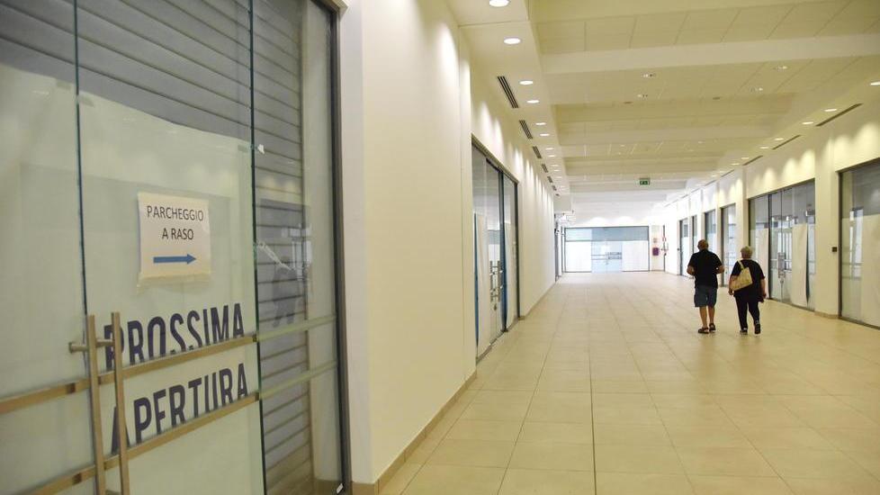 Ecco come si presenta la galleria commerciale a due anni dal completamento (foto agenzia Sestini)