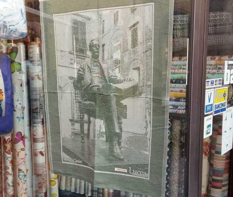 Più affollate le strade di shopping e cultura
