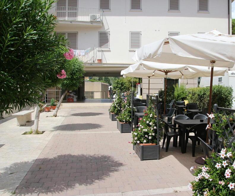 Il Comune affida alla pizzeria Da Macedo la cura di piazza Pardini 