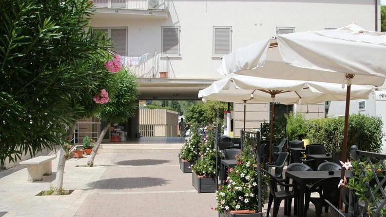 Il Comune affida alla pizzeria Da Macedo la cura di piazza Pardini