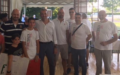 Rossi e Richetti dai volontari 