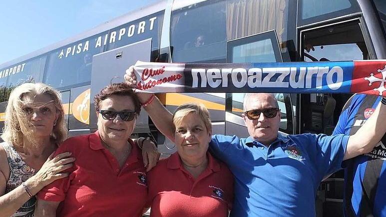 Coppie, gruppi, famiglie «Altro che spiaggia! Tutti al Tardini a fare il tifo»