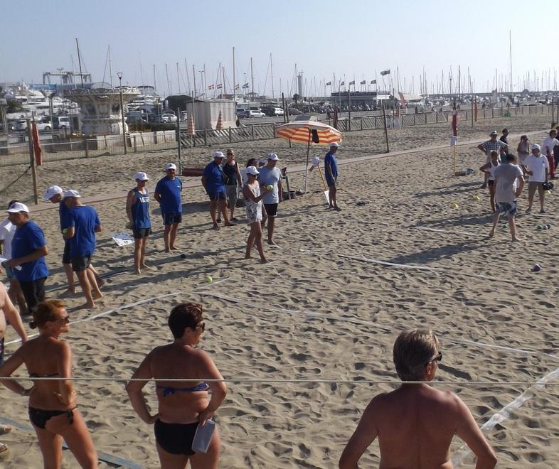 Sulla spiaggia di Viareggio impazza il “Beach Bocce”