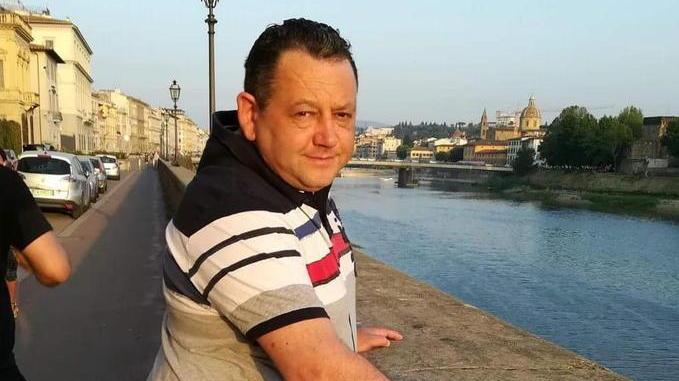 Ucciso da un infarto mentre rientra in tenda