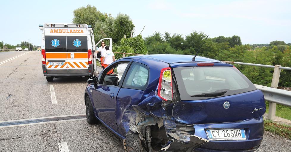 Scontro fra due auto