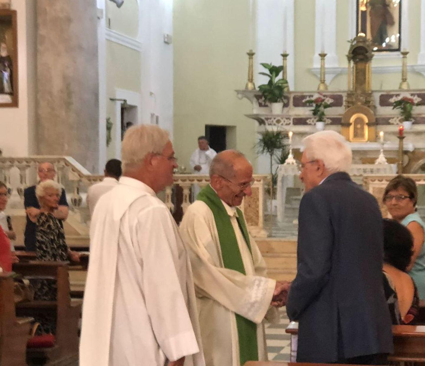  Al museo garibaldino, poi a messa e un bagno di folla tra le vie della città