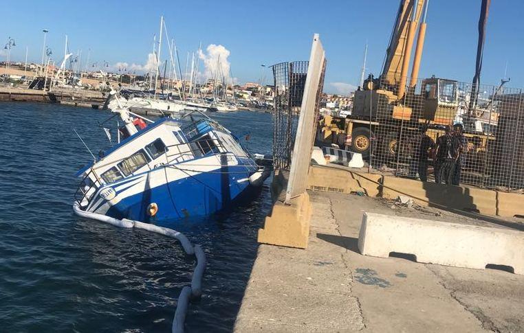 Acqua a bordo, peschereccio a rischio 