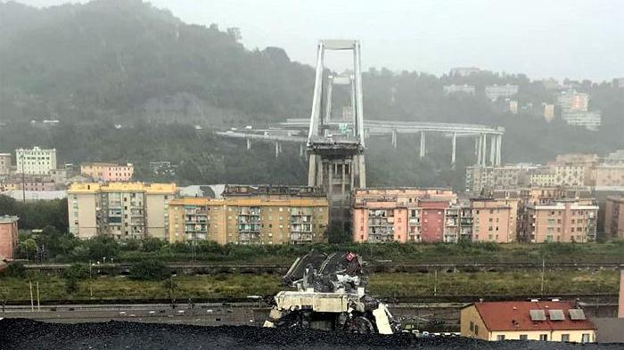 Genova, sassarese muore nel rogo della sua casa mentre il ponte si schianta 
