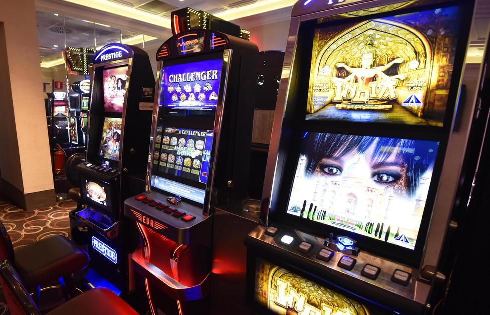 Slot machines simili a quelle manomesse nellla sala giochi a Cecina