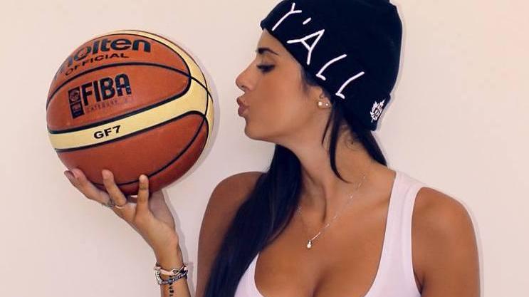 Shopping compulsivo di 2 ore per la modella Valentina Vignali