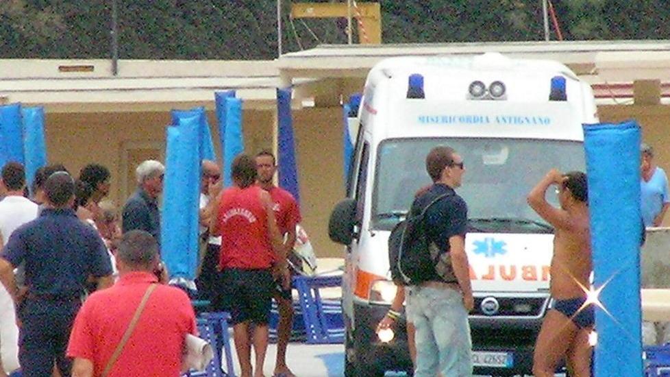 Eroe a 14 anni, salva la vita all’amico che ha ingoiato la cannuccia dell’Estathè
