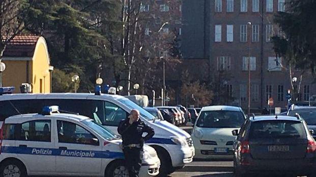Reggio Emilia, parcheggiatori abusivi cacciati dall’ospedale e dal centro storico