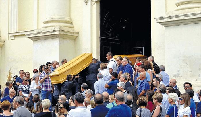 Tragedia in mare a Castelsardo, l'ultimo saluto a Giovanni Di Maria e Pier Tonio Spanu