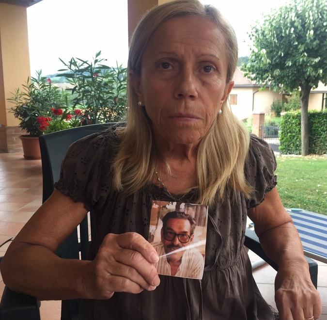 Castelnovo Monti, va in cimitero ma non trova più la tomba: «Dove sono finite le ossa di mio padre?» 