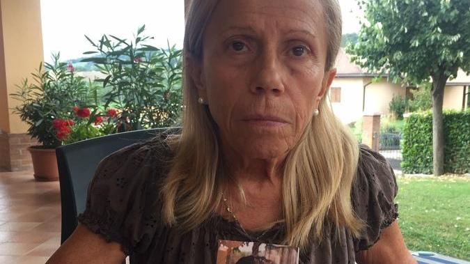 Castelnovo Monti, va in cimitero ma non trova più la tomba: «Dove sono finite le ossa di mio padre?»