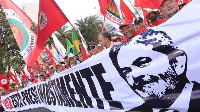 Brasile: Lula resta in testa ai sondaggi