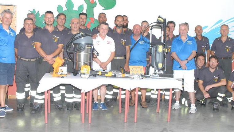 Donazione de La Perla ai vigili del fuoco
