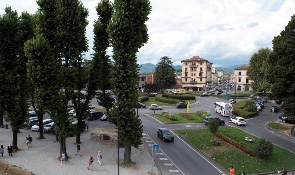 Aree di sosta davanti alle porte storiche