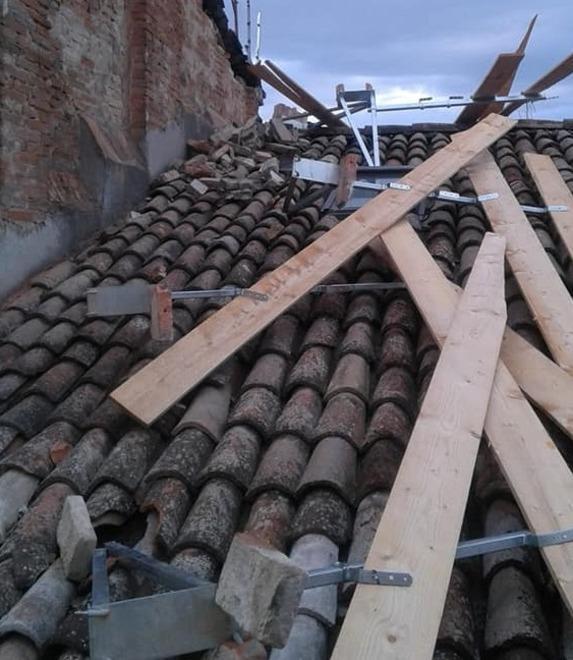 Problemi a un cantiere a causa del vento Area messa in sicurezza