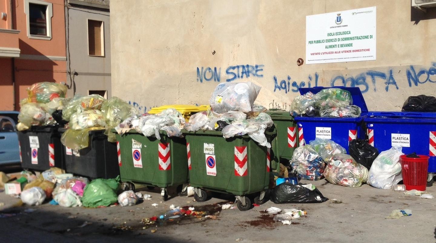 Miasmi e rumori dall’isola ecologica 