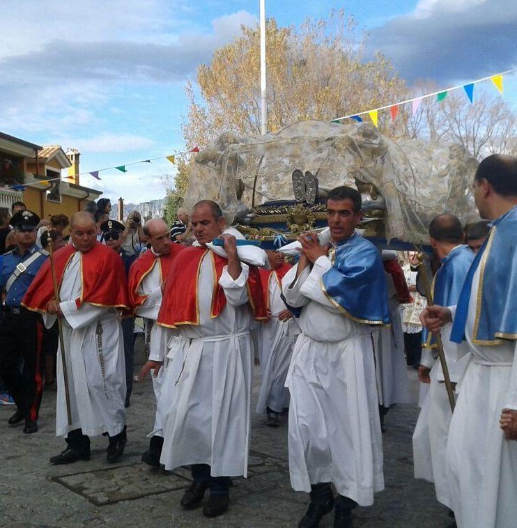 Festa grande per l’Assunta, processione in costume