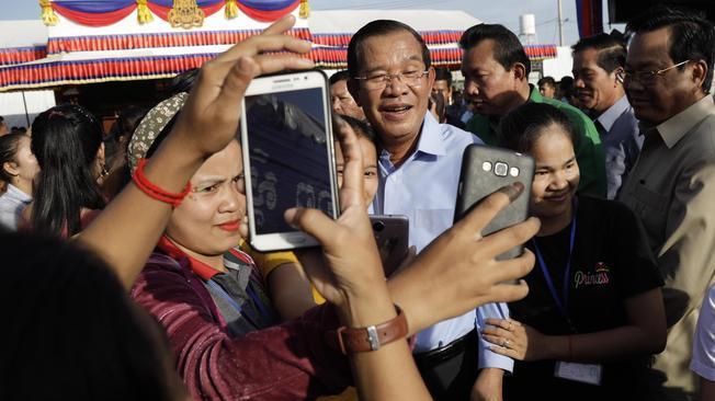 Cambogia, vince partito al potere
