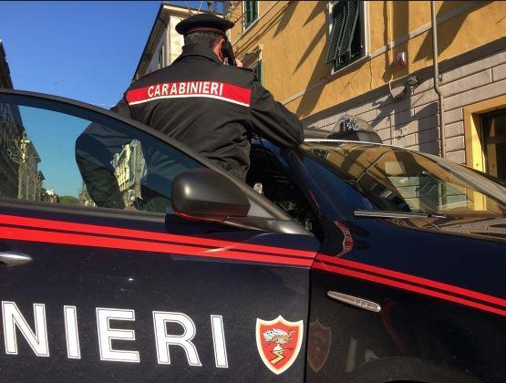 Una pattuglia dei carabinieri (foto d'archivio)