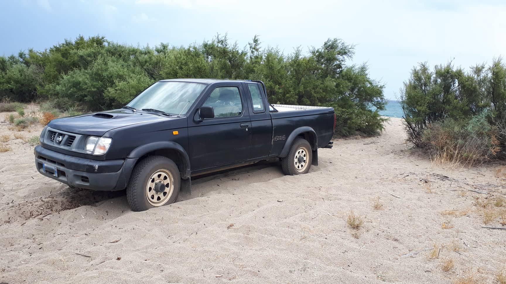 Estate cafona, con il fuoristrada sulla spiaggia: operaio di Sinnai multato 