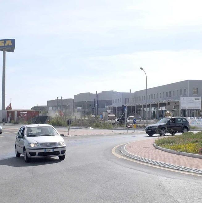 La rotonda dell'Ikea (foto d'archivio)